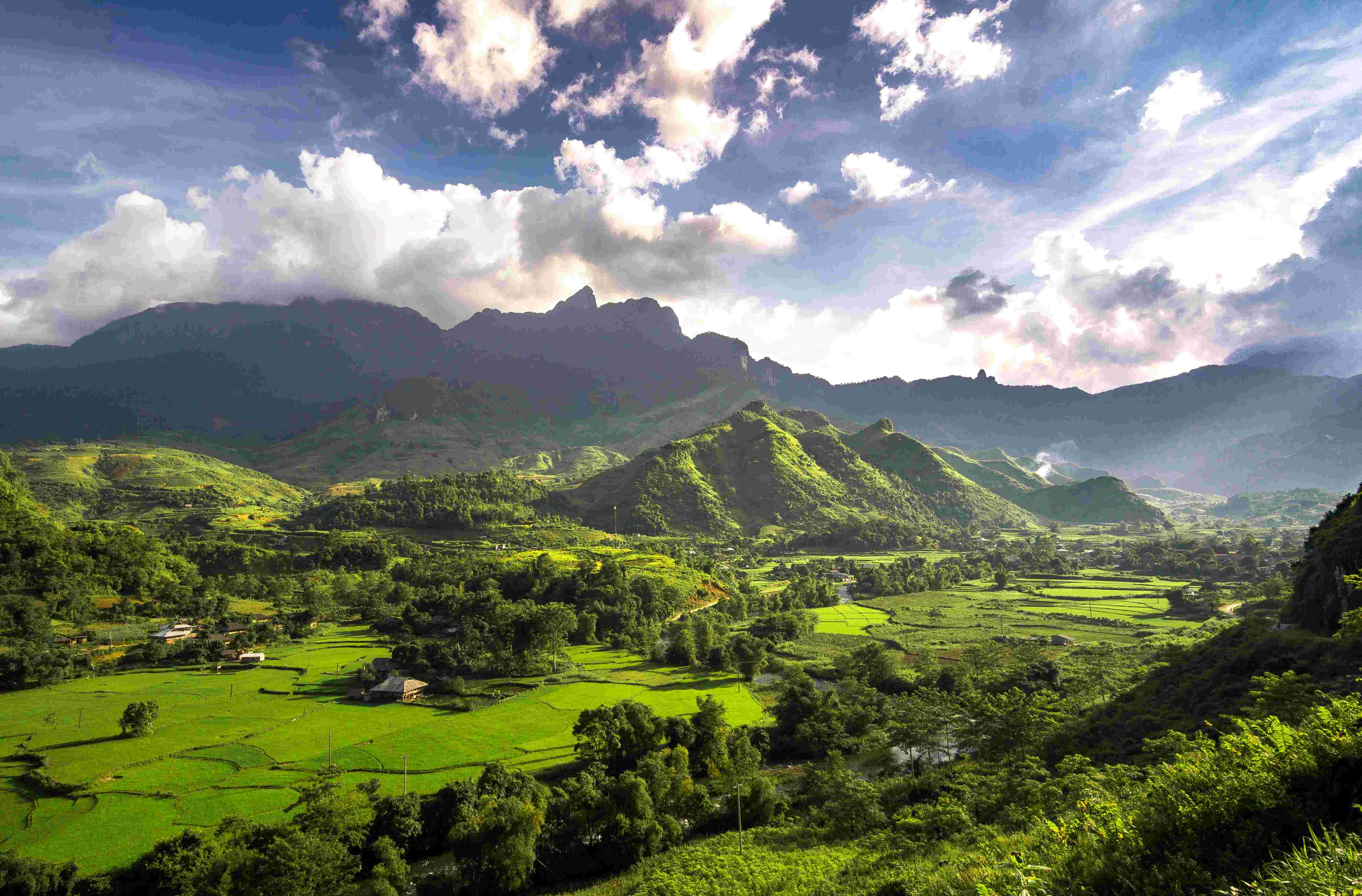 green mountains in vietnam
